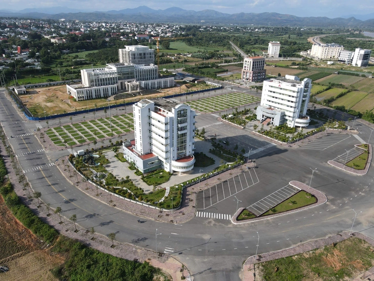 Khu hành chính và UBND tỉnh Kon Tum cũ đang cần sắp xếp để nâng cao hiệu quả tài sản công - Ảnh: TRƯỜNG NGUYÊN