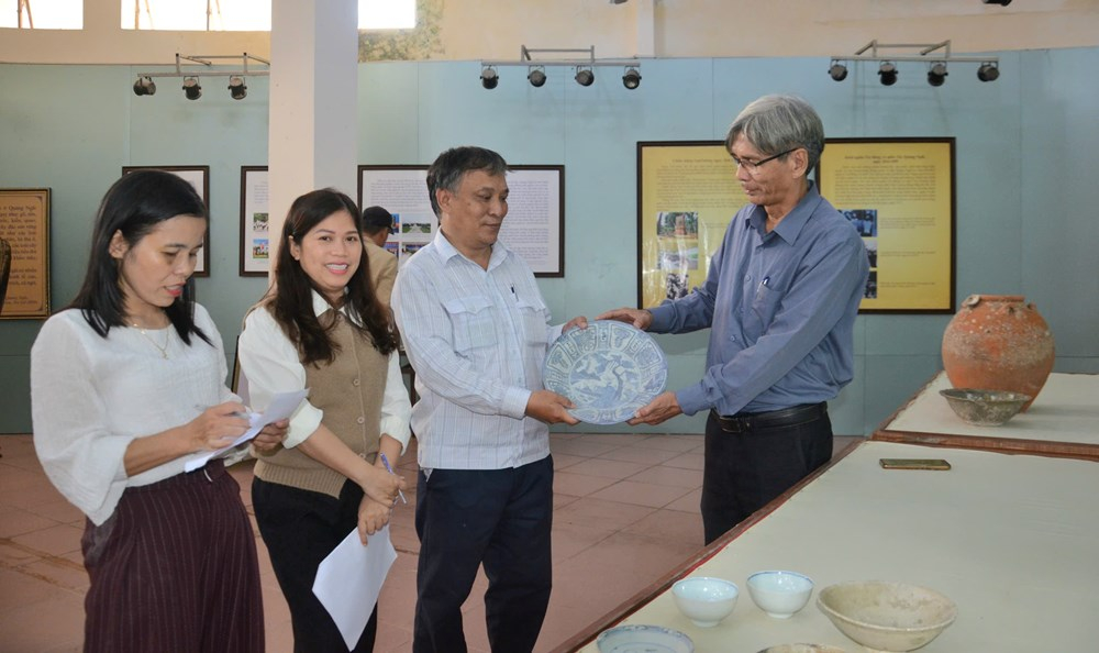 Bảo tàng tổng hợp tỉnh Quảng Ngãi đã tiếp nhận một số cổ vật đồ gốm sứ.