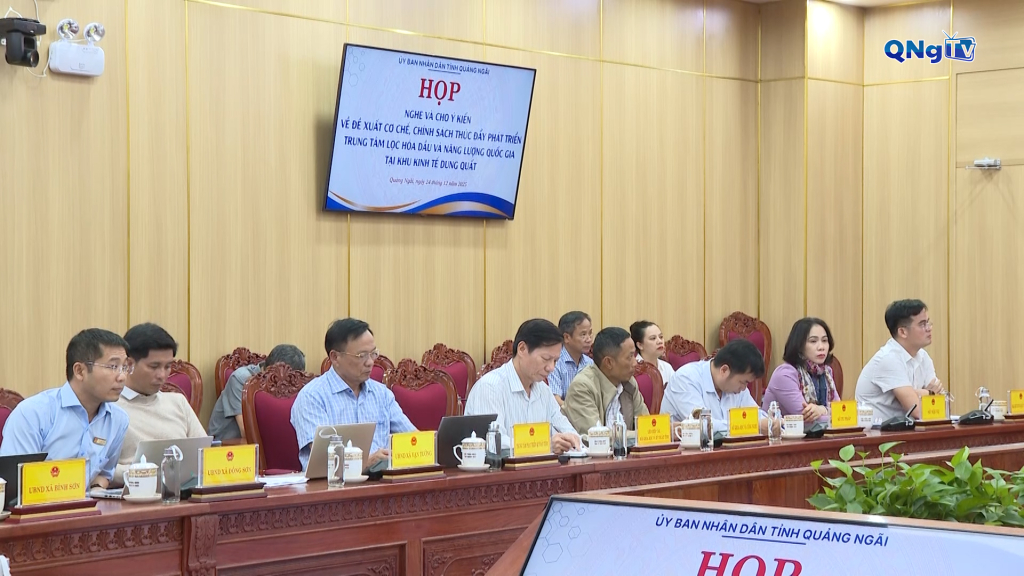 Đại diện các sở, ngành dự họp.