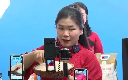 Trong bối cảnh chi phí trên các sàn thương mại điện tử ngày càng tăng, việc doanh nghiệp tự tổ chức livestream đang dần trở thành năng lực bắt buộc.