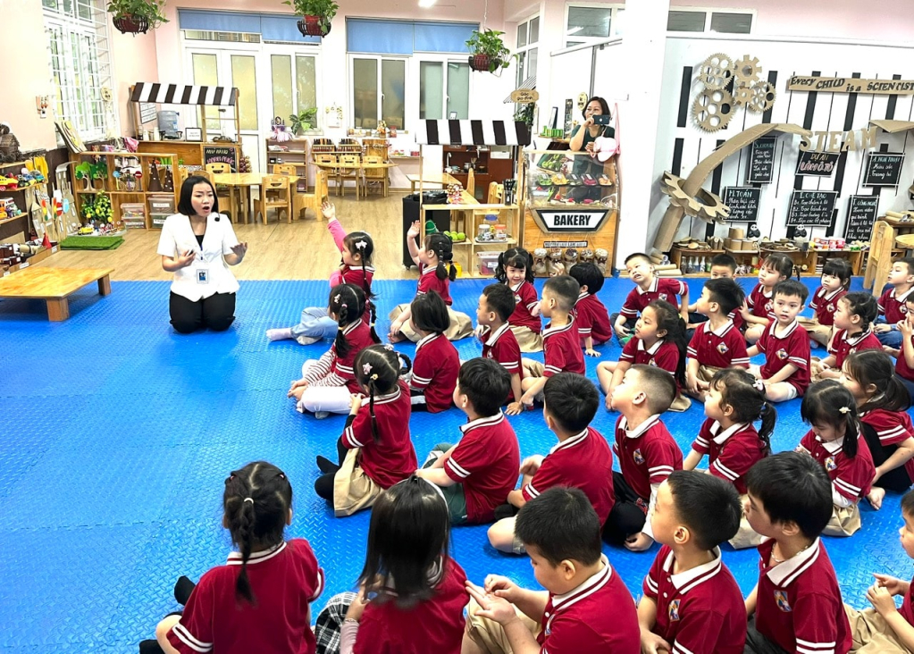 Giáo viên mầm non có thể được giảm giờ dạy trực tiếp còn 5 giờ 30 phút. Ảnh: Lê Nguyễn