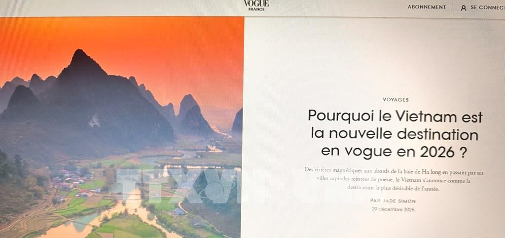 Bài báo có tiêu đề "Vì sao Việt Nam trở thành điểm đến được săn đón nhất năm 2026?" đăng ngày 29/12 trên tạp chí Vogue (Pháp). Ảnh: TTXVN phát Theo tạp chí Vogue của Pháp, bước sang năm 2026, Việt Nam
