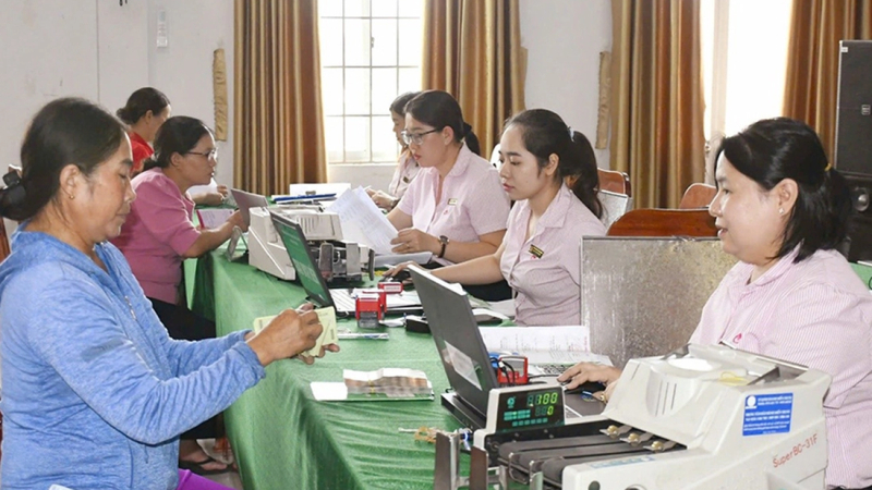 Giảm lãi suất cho vay hộ nghèo xuống 6,24%/năm từ ngày 1/12