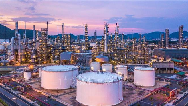 OPEC+ nhất trí giữ nguyên mức sản lượng dầu thô