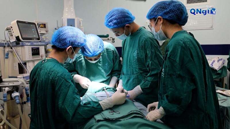 Ph&uacute; Thọ phẫu thuật miễn ph&iacute; cho trẻ em khuyết tật
