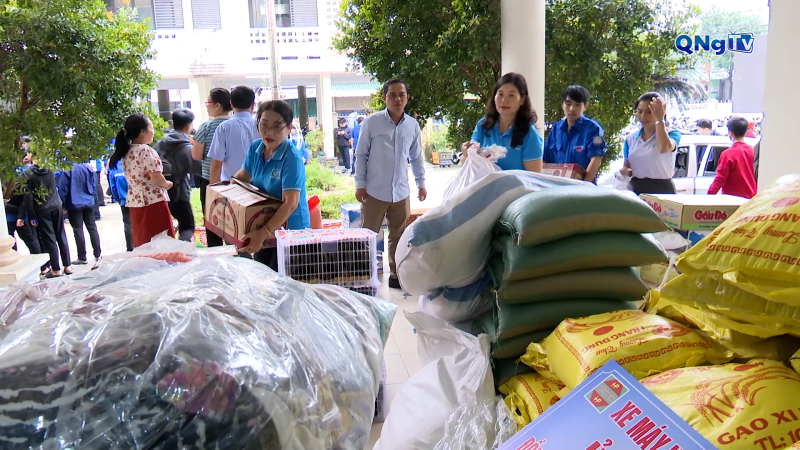 Quảng Ngãi giúp đồng bào bị lũ lụt ở Phú Yên