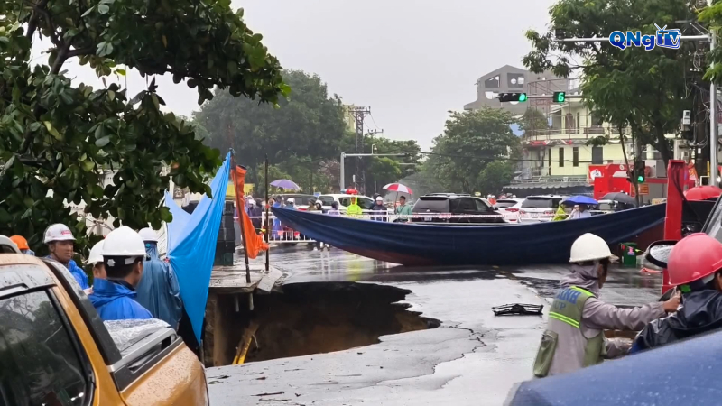 Xuất hiện hố sâu giữa trung tâm thành phố Đà Nẵng