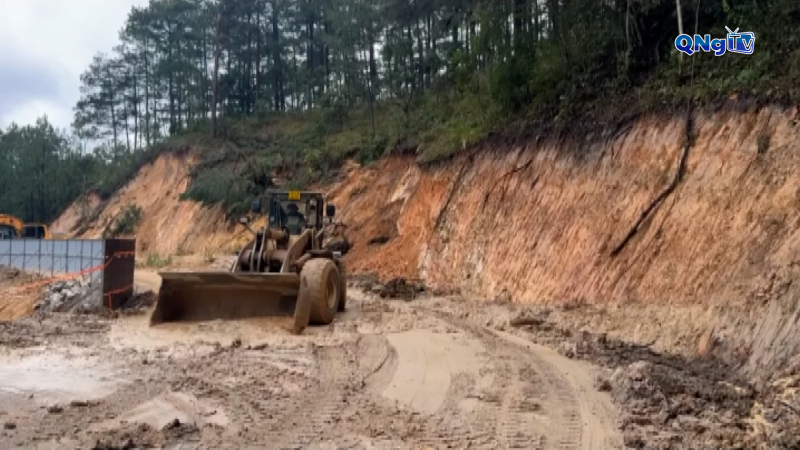 Lâm Đồng lại đóng đường đèo Prenn do sạt lở 