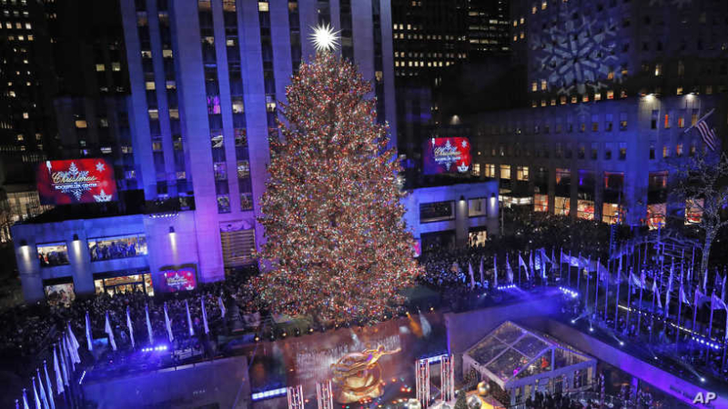 Thắp sáng cây thông Noel khổng lồ tại New York 