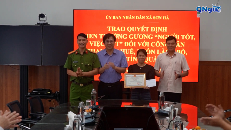 Sơn Hà khen thưởng chị Phạm Thị Huế