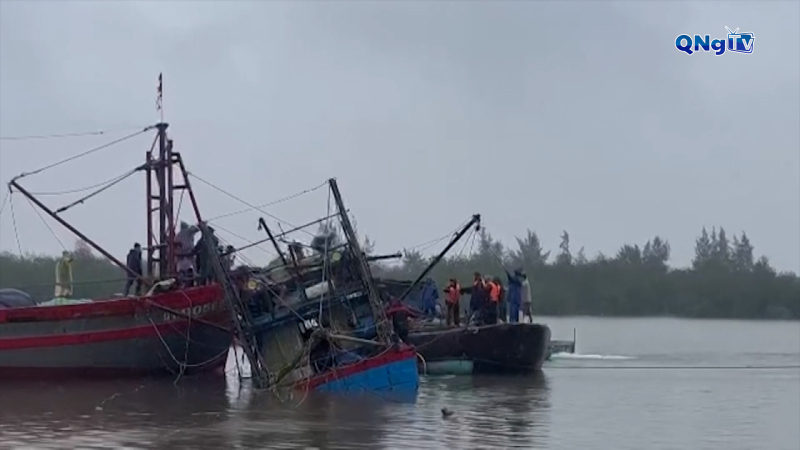 Quảng Trị kịp thời cứu hộ tàu cá bị chìm tại khu vực neo đậu