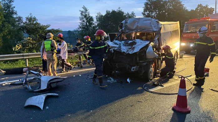 Tai nạn trên cao tốc Đà Nẵng - Quảng Ngãi, 13 người thương vong