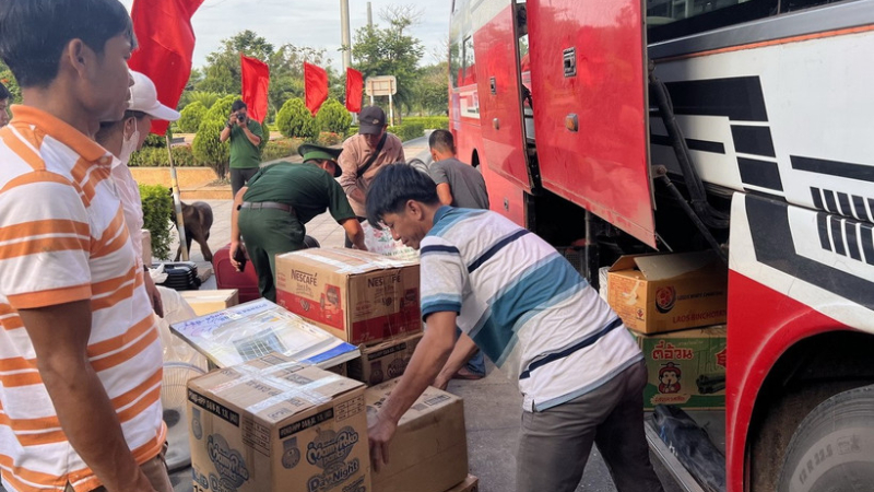 Cao điểm chống buôn lậu, gian lận thương mại, hàng giả dịp Tết Bính Ngọ