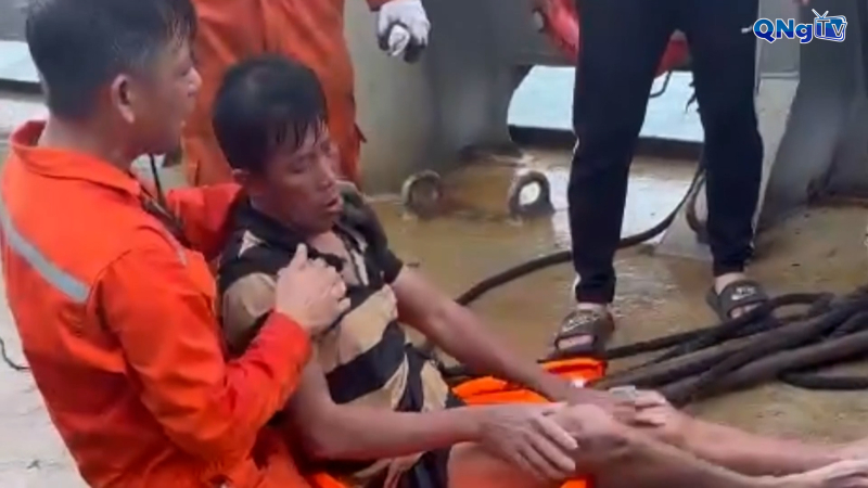 Tặng Huân chương Dũng cảm cho anh Phan Duy Quang và anh Lê Văn Sanh 