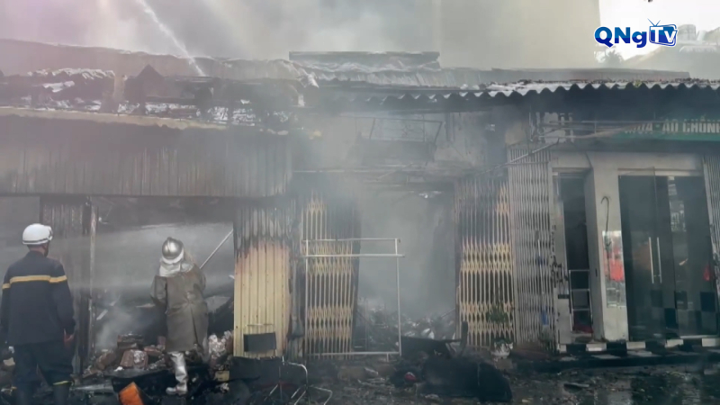 Đã khống chế đám cháy ở phố Lò Đúc