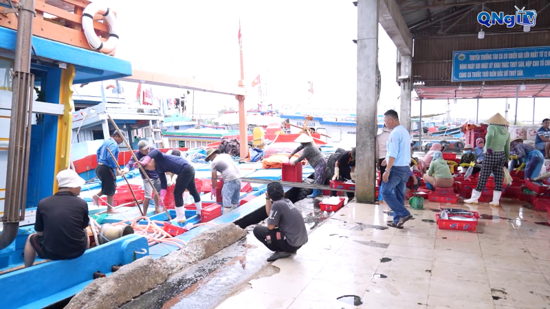 Gần 22 ngàn tấn thủy sản bốc dỡ qua cảng