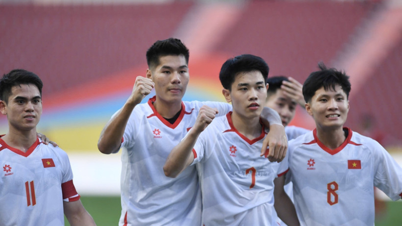 Thủ tướng Phạm Minh Chính chúc mừng hai đội tuyển bóng đá Việt Nam