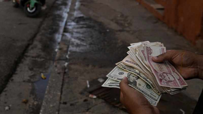 Cuba chính thức hợp pháp hóa giao dịch bằng USD và ngoại tệ 
