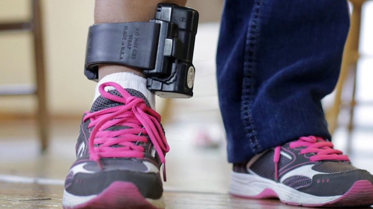 Người cai nghiện ma t&uacute;y sẽ được gi&aacute;m s&aacute;t bằng thiết bị điện tử từ 1/7/2026 