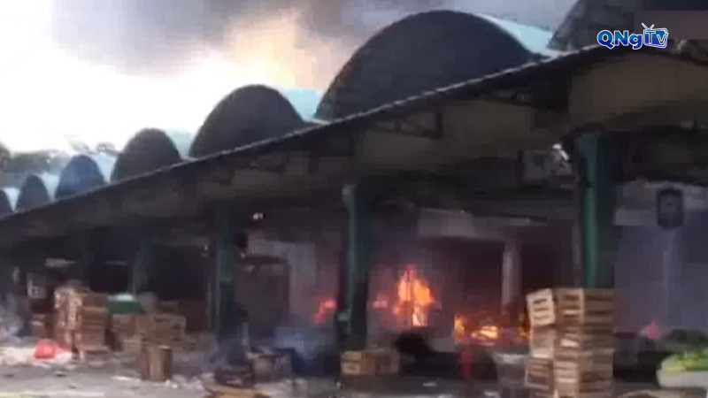 Hỏa hoạn g&acirc;y thiệt hại lớn tại chợ đầu mối nổi tiếng của Indonesia