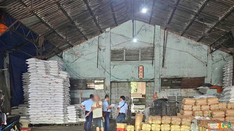 Ph&aacute;t hiện, xử l&yacute; hơn 23.000 vụ vi phạm thị trường trong năm 2025