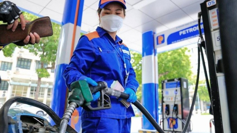 Gi&aacute; xăng ng&agrave;y mai c&oacute; thể xuống tiếp, gi&aacute; dầu giảm s&acirc;u
