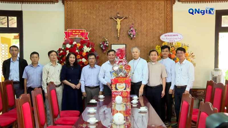 Ph&oacute; B&iacute; thư Tỉnh ủy Nguyễn Đức Tuy thăm, ch&uacute;c mừng c&aacute;c cơ sở t&ocirc;n gi&aacute;o