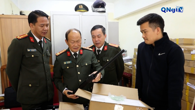 Ph&aacute; vụ mua b&aacute;n, t&agrave;ng trữ vũ kh&iacute; qu&acirc;n dụng số lượng lớn