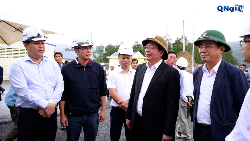 Ph&oacute; Thủ tướng Hồ Quốc Dũng kiểm tra c&ocirc;ng t&aacute;c chuẩn bị lễ kh&aacute;nh th&agrave;nh cao tốc Quảng Ng&atilde;i - Ho&agrave;i Nhơn