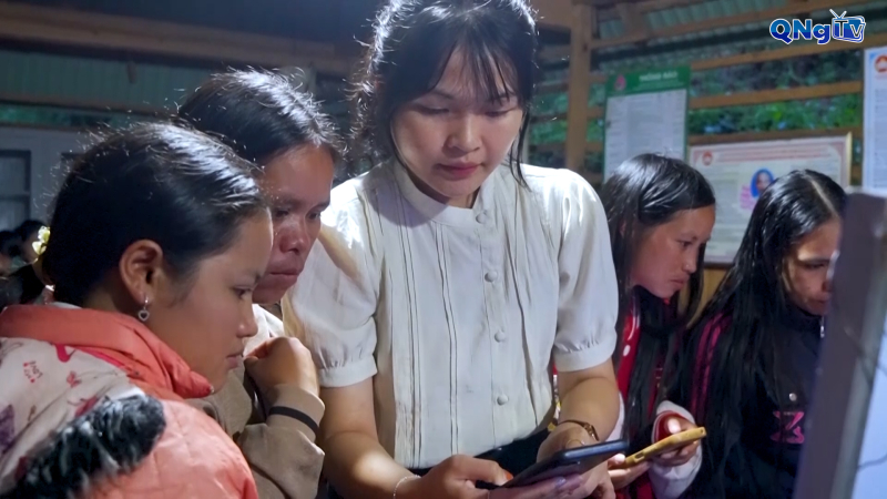 Phổ cập kỹ năng số để người d&acirc;n tham gia n&acirc;ng cao chất lượng dịch vụ c&ocirc;ng