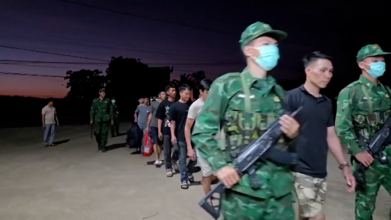 Bắt giữ 13 người nhập cảnh tr&aacute;i ph&eacute;p từ Campuchia