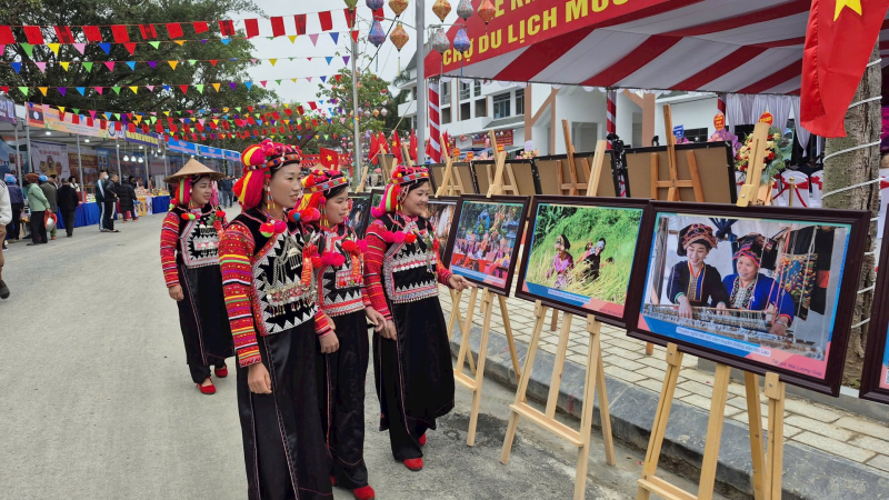 Triển l&atilde;m ảnh &ldquo;Vẻ đẹp Việt Nam&rdquo; t&ocirc;n vinh đất nước, con người trong d&ograve;ng chảy hội nhập