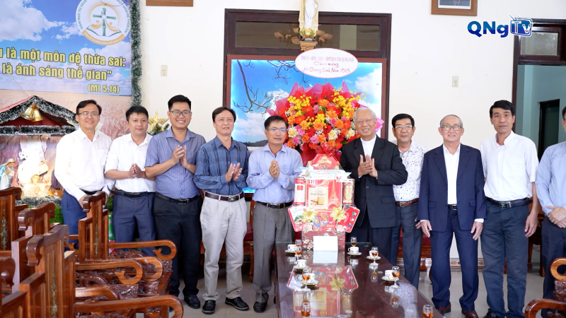 Ph&oacute; Chủ tịch UBND tỉnh Nguyễn Ngọc S&acirc;m thăm Linh mục, chức sắc t&ocirc;n gi&aacute;o