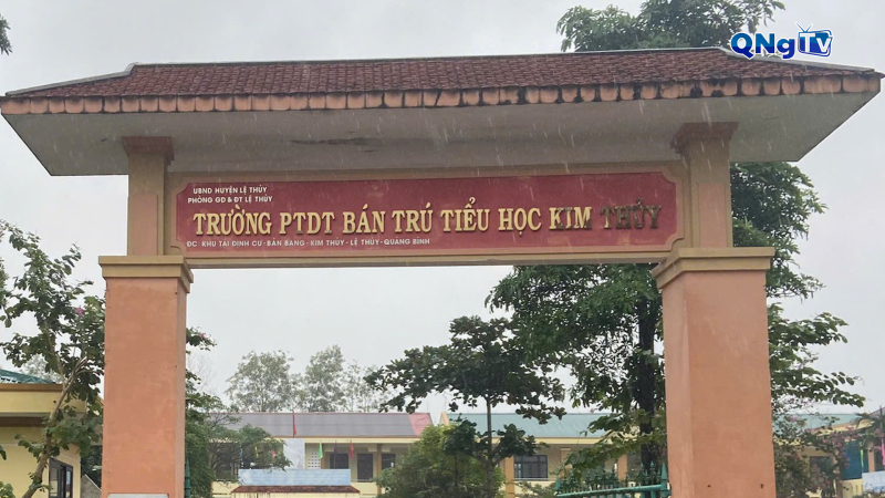 C&aacute;ch chức 2 l&atilde;nh đạo nh&agrave; trường sau vụ học sinh ngộ độc thực phẩm