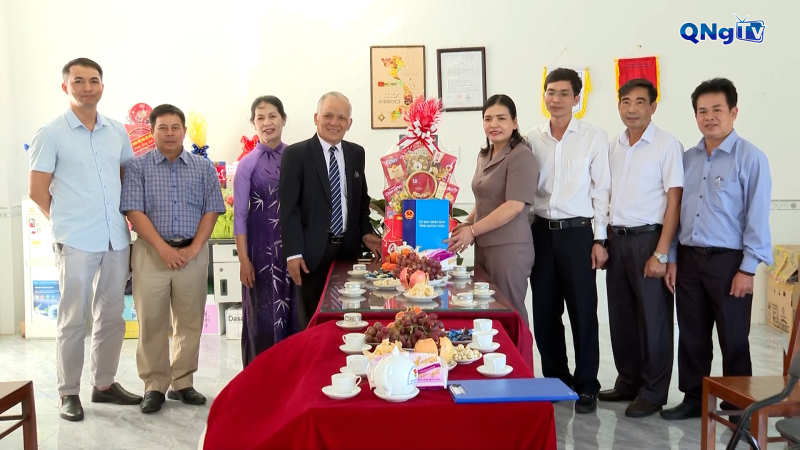 Thăm, ch&uacute;c mừng c&aacute;c cơ sở t&ocirc;n gi&aacute;o nh&acirc;n dịp Lễ Gi&aacute;ng sinh