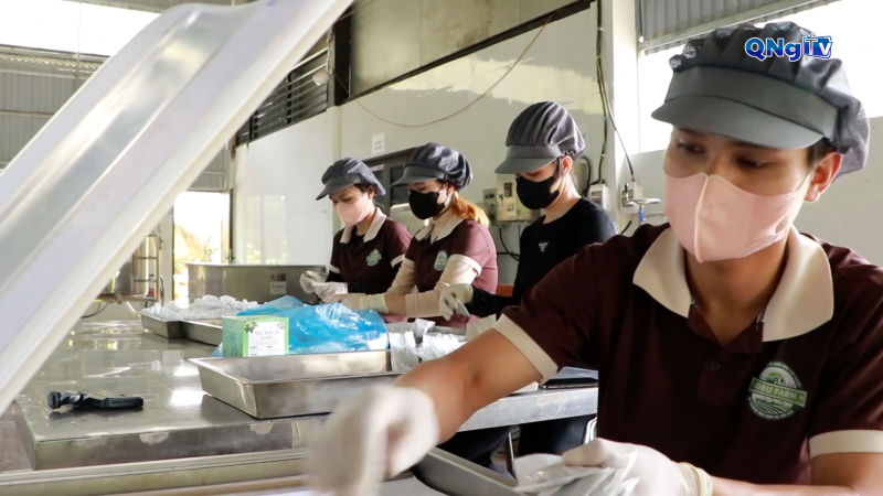 Phụ nữ Quảng Ng&atilde;i khẳng định vị thế trong ph&aacute;t triển kinh tế 