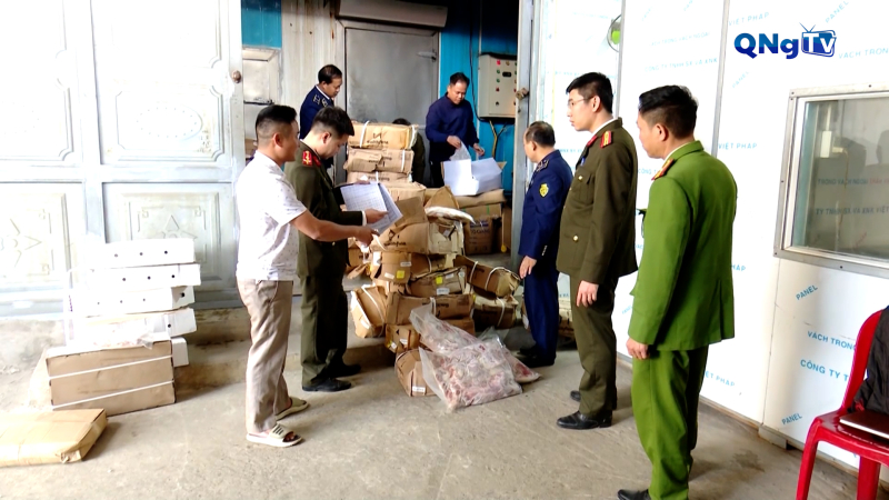 Ph&aacute;t hiện gần 1,2 tấn thực phẩm đ&ocirc;ng lạnh qu&aacute; hạn sử dụng