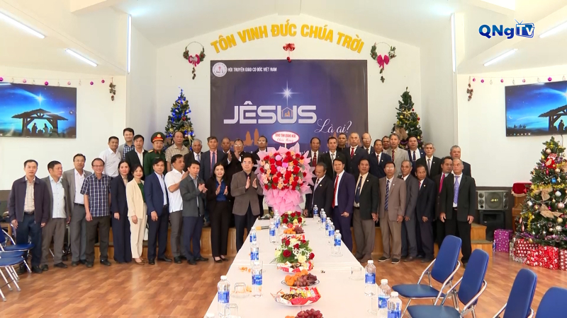 Chủ tịch UBND tỉnh thăm, ch&uacute;c mừng Hội th&aacute;nh Tin l&agrave;nh Đăk Glei