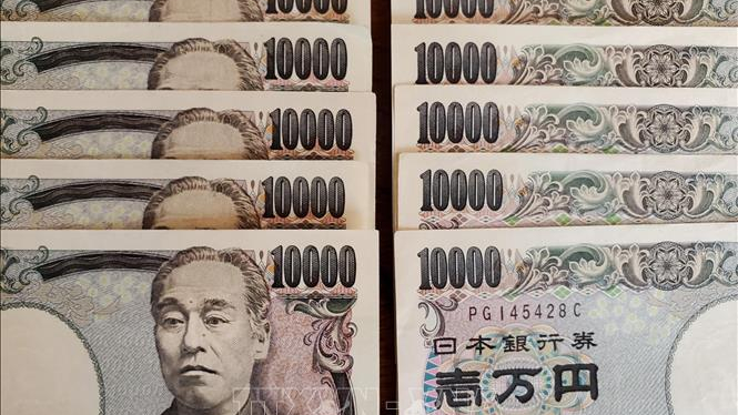 Đồng Yen &aacute;p s&aacute;t mức thấp kỷ lục