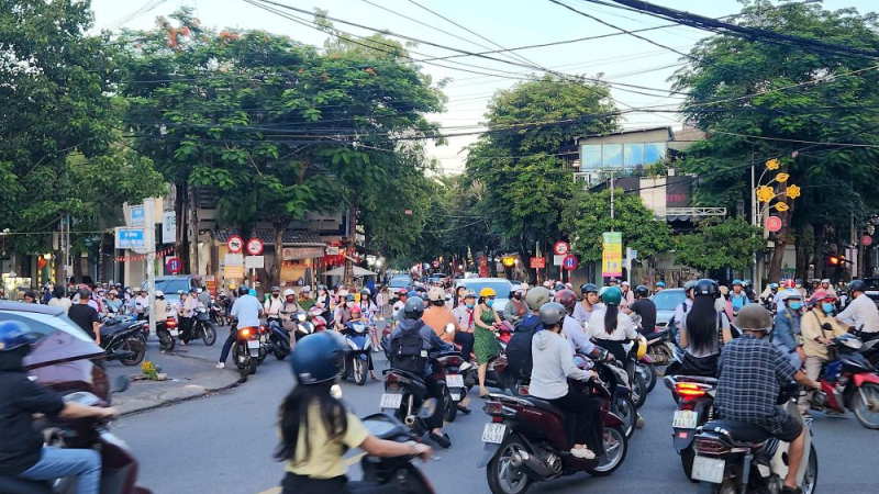 Quảng Ng&atilde;i khởi c&ocirc;ng mở rộng n&uacute;t giao th&ocirc;ng ng&atilde; 5 cũ