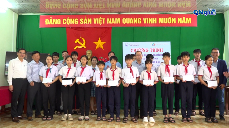Tiếp sức cho học sinh c&oacute; ho&agrave;n cảnh kh&oacute; khăn