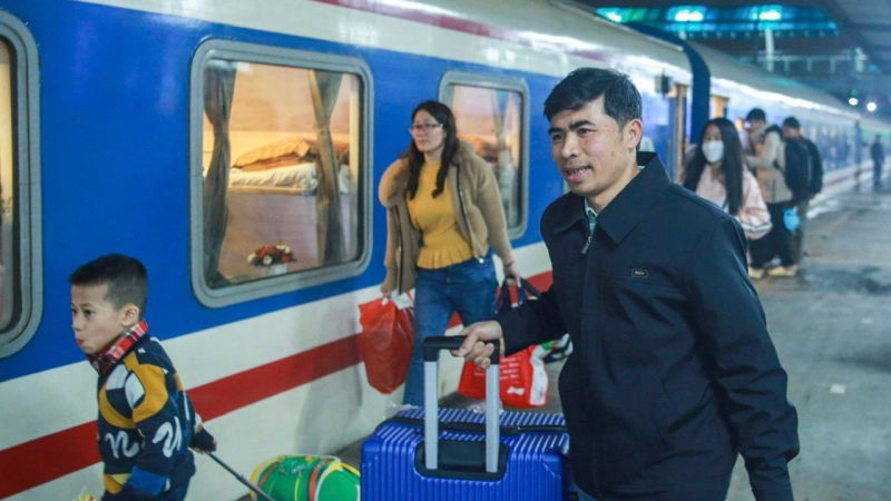 Ng&agrave;nh đường sắt đ&atilde; b&aacute;n hơn 140.000 v&eacute; t&agrave;u dịp Tết Nguy&ecirc;n đ&aacute;n 2026 