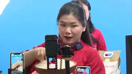 Doanh nghiệp việt tự livestream b&aacute;n h&agrave;ng Tết để giữ thị phần 