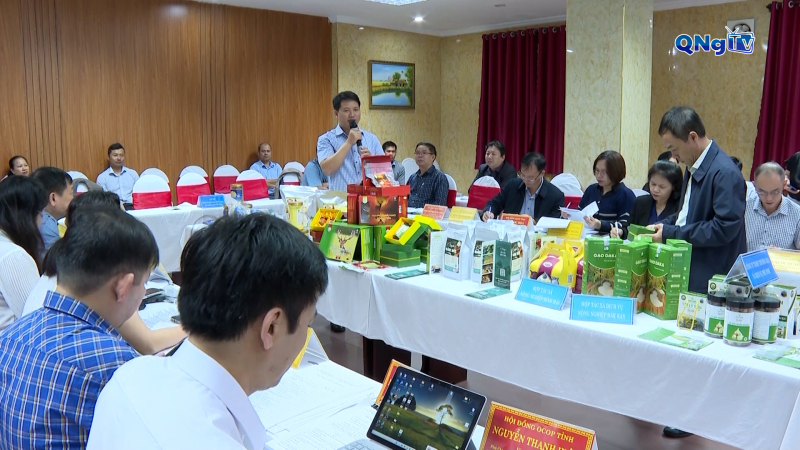 Đ&aacute;nh gi&aacute;, ph&acirc;n hạng 13 sản phẩm OCOP tiềm năng 3, 4 sao