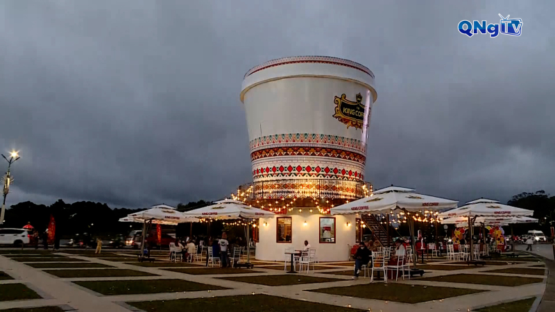 Ly c&agrave; ph&ecirc; khổng lồ lần đầu ti&ecirc;n c&oacute; mặt tại Việt Nam