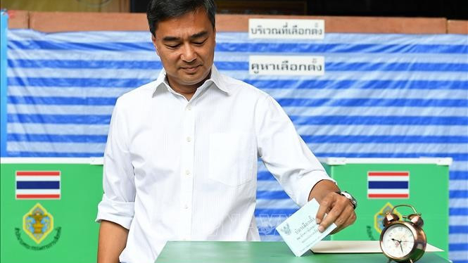 Cựu Thủ tướng Th&aacute;i Lan Abhisit Vejjajiva tham gia tranh cử