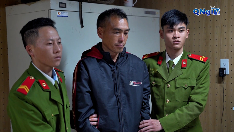 Bắt người mua b&aacute;n lượng lớn chất cấm