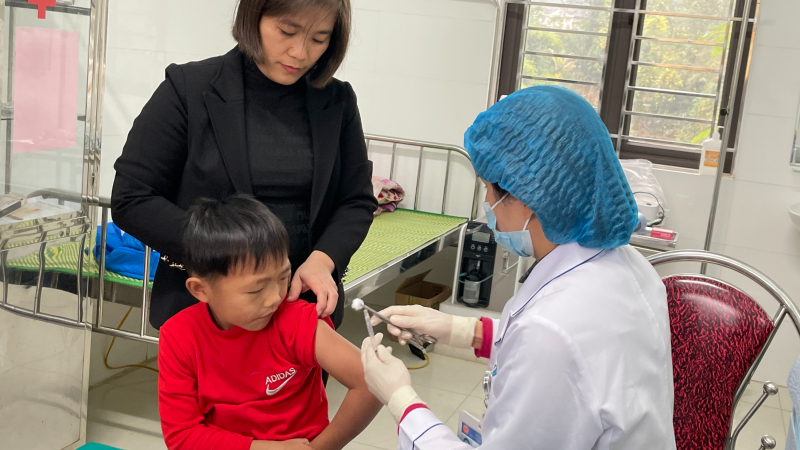 Năm 2026, trẻ được ti&ecirc;m miễn ph&iacute; hai vắc-xin tiền triệu 