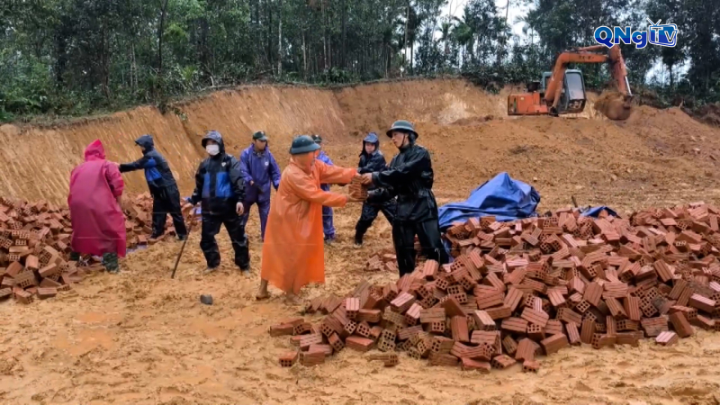 Vượt nắng, thắng mưa x&acirc;y nh&agrave; cho b&agrave; con v&ugrave;ng sạt lở