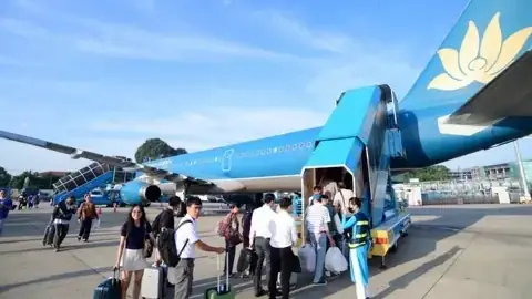 Gi&aacute; v&eacute; m&aacute;y bay Tết Dương lịch giảm mạnh 